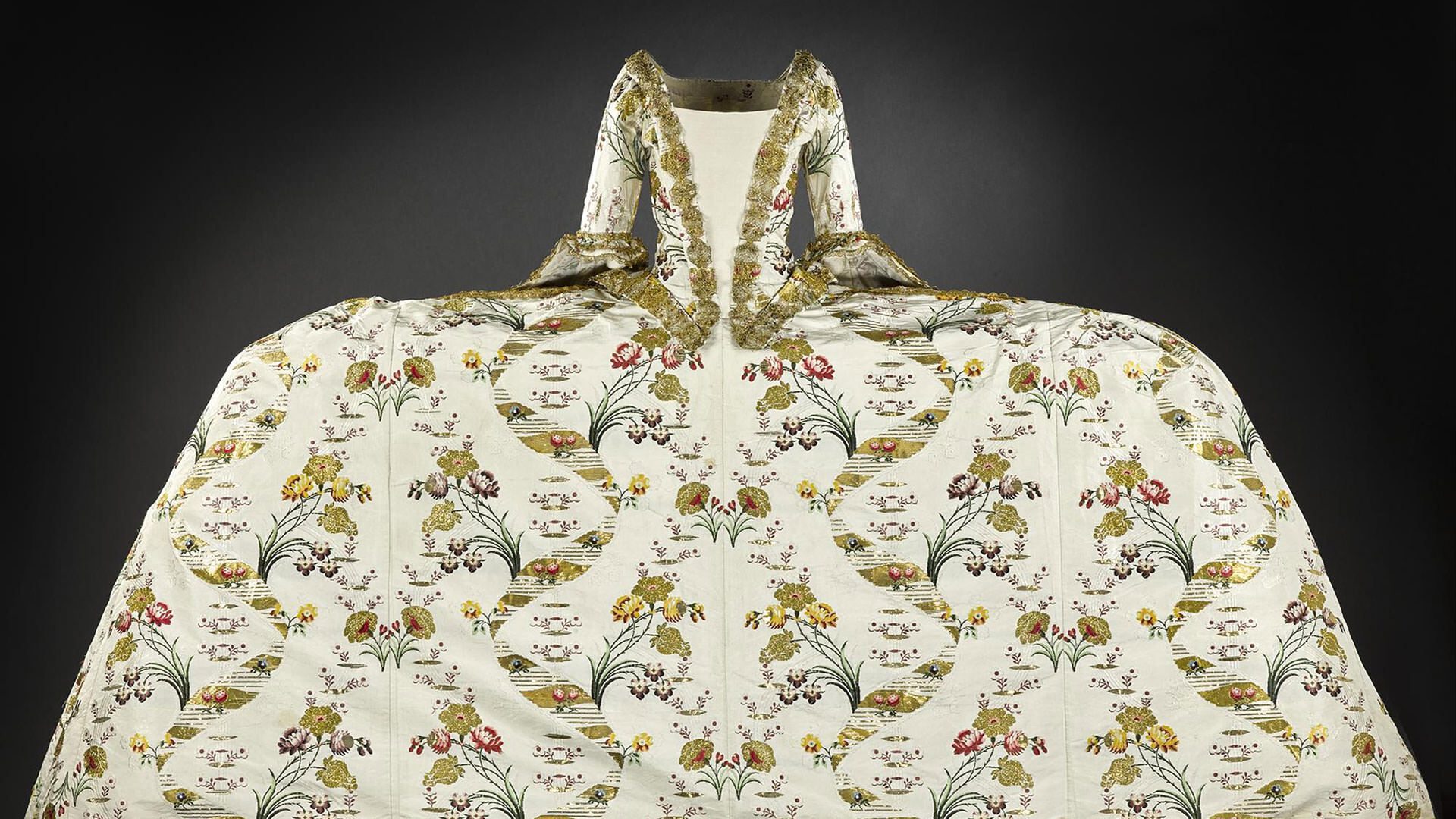 Luxury in fashion: The 18th century court mantua | National Museums Scotland Luxury in fashion: The 18th century court mantua | National Museums Scotland