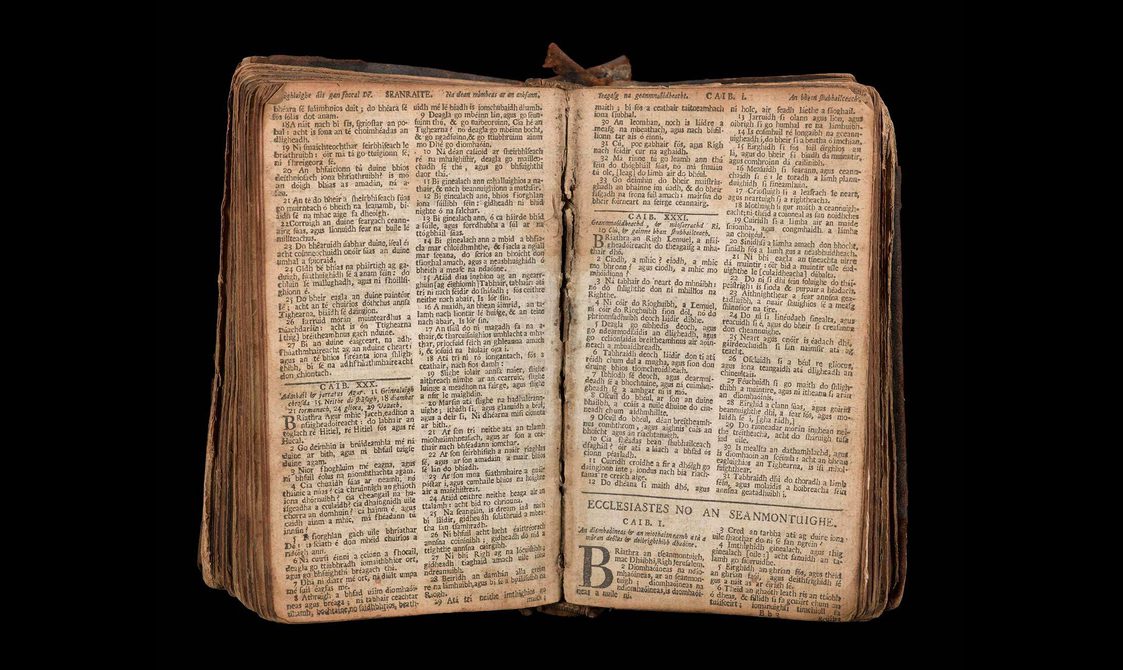 An old Gaelic Bible open at a passage of Ecclesiastes.