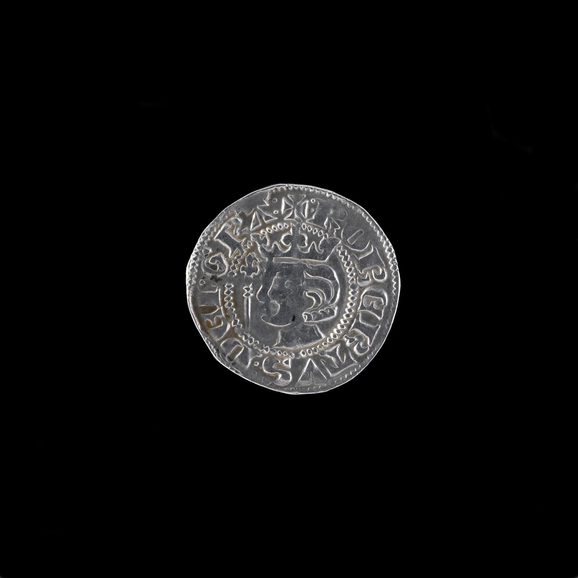 Flat, silver penny with the image of Robert I surrounded by Latin letters.
