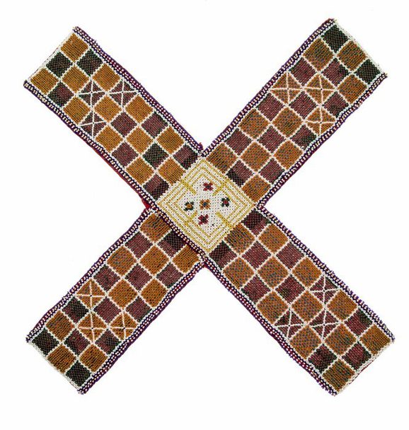 A woven mat in an "X" shape, featuring a chequer pattern