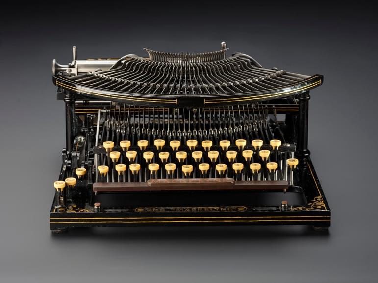 Front view of an old typewriter.