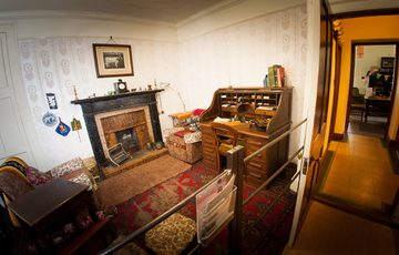 A vintage living room display.