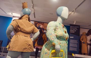 Detail of two mannquins with styled looks in the exhibition.