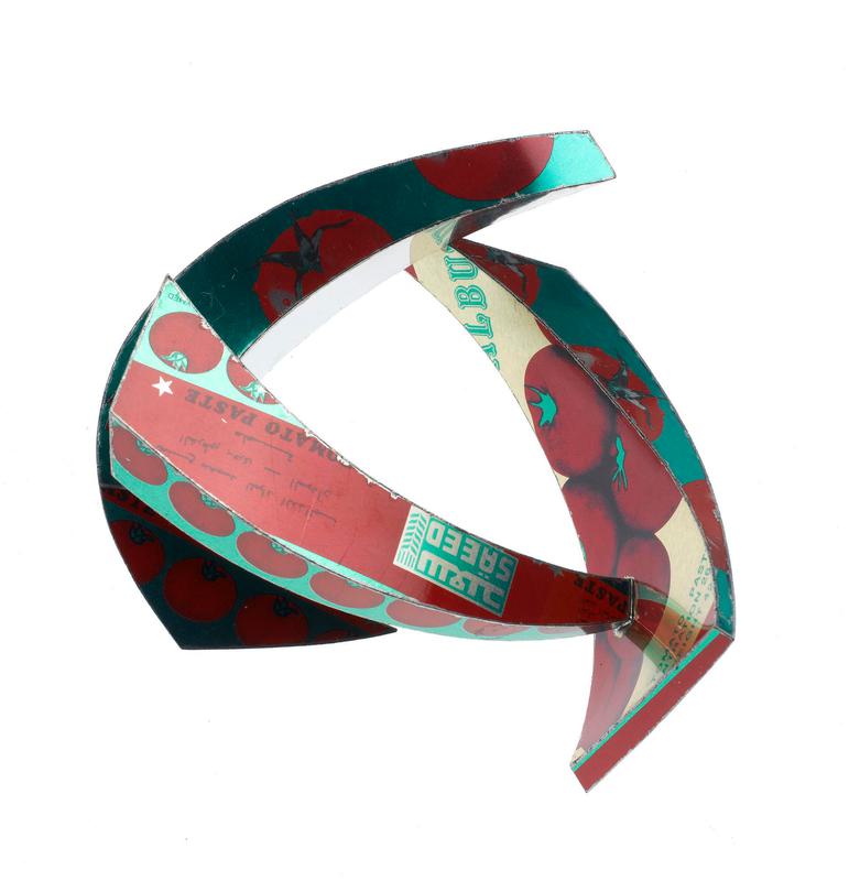 A tomato-themed bangle inspired by food packaging designs.